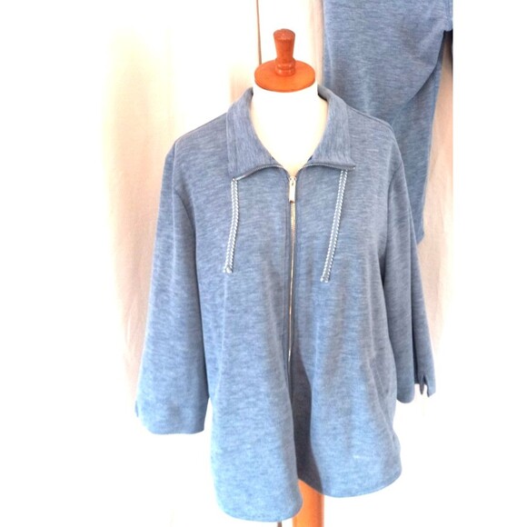 Chico's Weekends Blue Zip Jacket & Cropped Pants Chicos Size 3 or XL - Picture 2 of 3